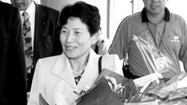 1980꣬һձŮйѰףƸǿԪ˧ô-3.jpg